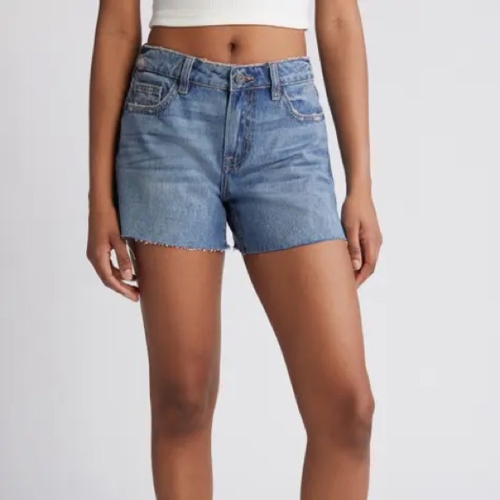 GAP 5” Mid Rise Cut Off Jean Shorts
